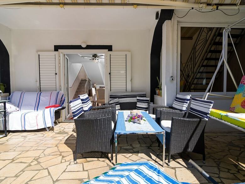 Aesthetic Holiday Home In Plano With Private Terrace