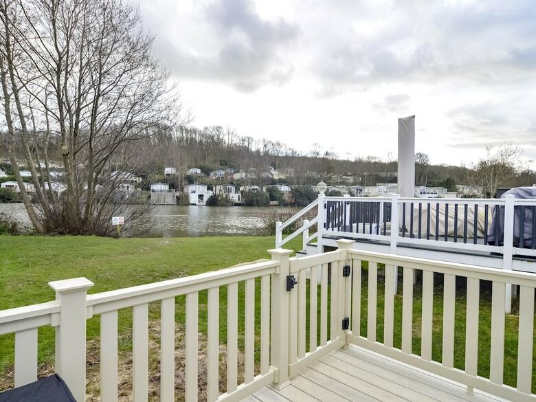 Welcoming Home In Hastings With Balcony