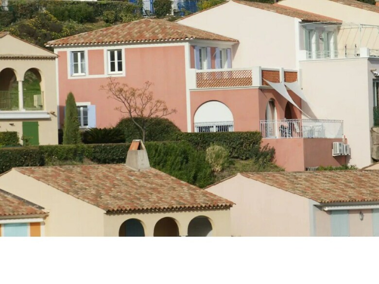 Exquisite Holiday Home In Roquebrune-sur-argens With Pool