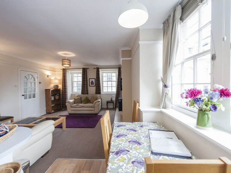 Modern Apartment In Edinburgh Near Edinburgh Castle
