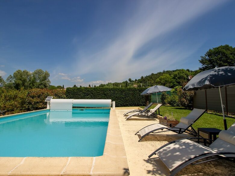 Lush Villa In Gargas With Private Swimming Pool