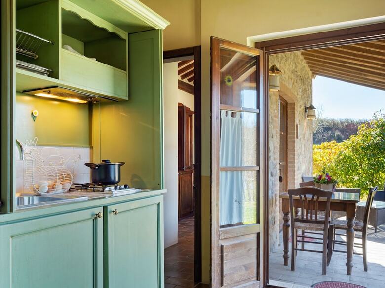 Quaint Cottage In Citt� Della Pieve With Swimming Pool