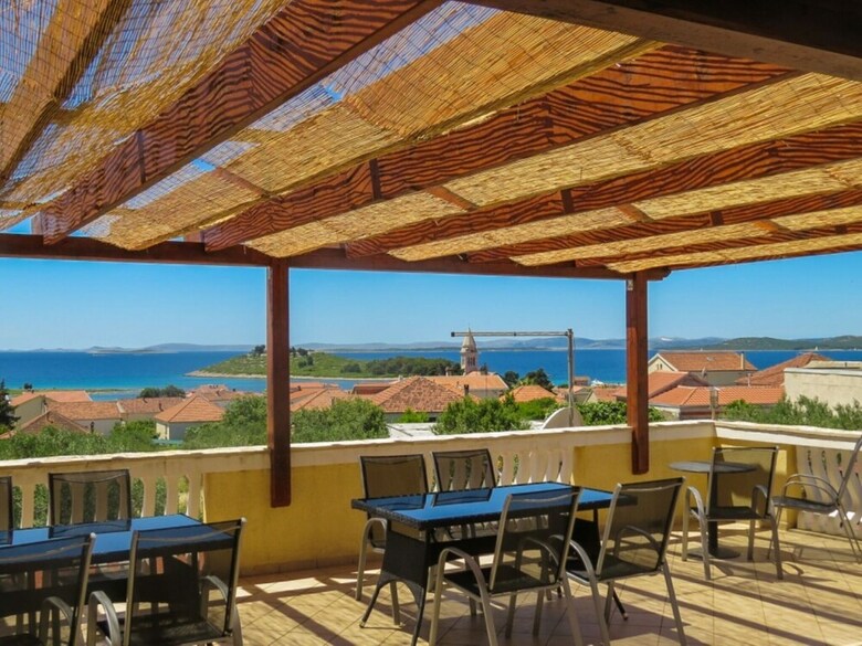 Apartamento Alluring Holiday Home In Pako?tane With Swimming Pool
