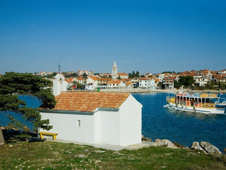 Apartamento Alluring Holiday Home In Pako?tane With Swimming Pool