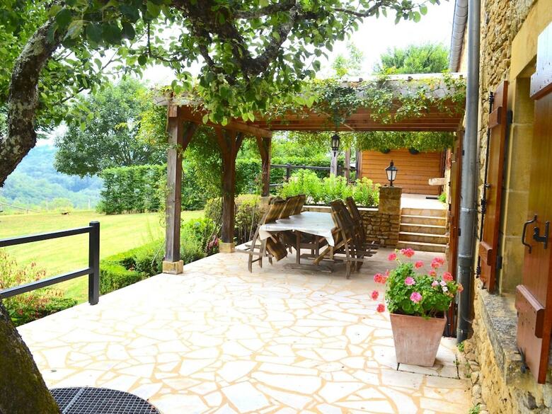 Enticing Holiday Home In Tamni�s With Swimming Pool