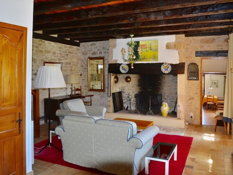 Enticing Holiday Home In Tamni�s With Swimming Pool