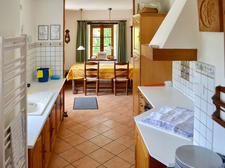 Enticing Holiday Home In Tamni�s With Swimming Pool