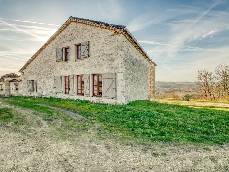 Blissful Holiday Home In Montpezat-de-quercy With Pool