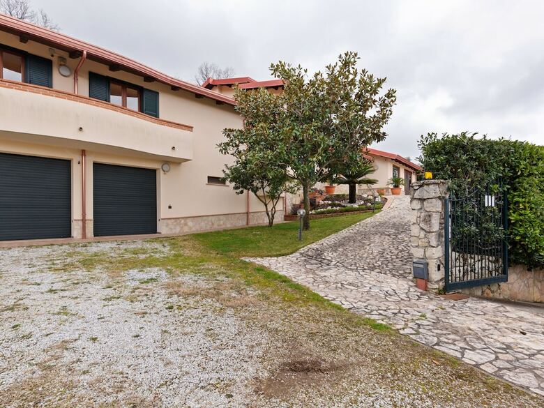 Valley-view Villa In San Mango D'aquino With Jacuzzi