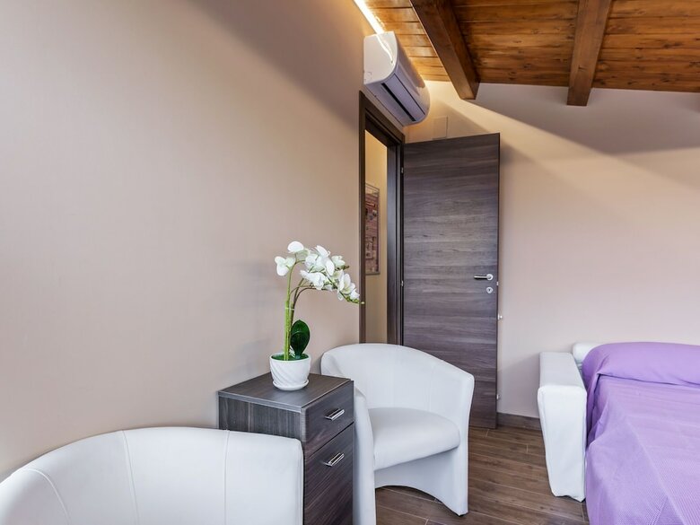 Villa Cosy Apartment In Messina With Balcony