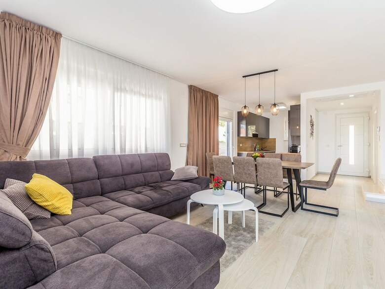 Scenic Villa In Linardi?i With Private Swimming Pool