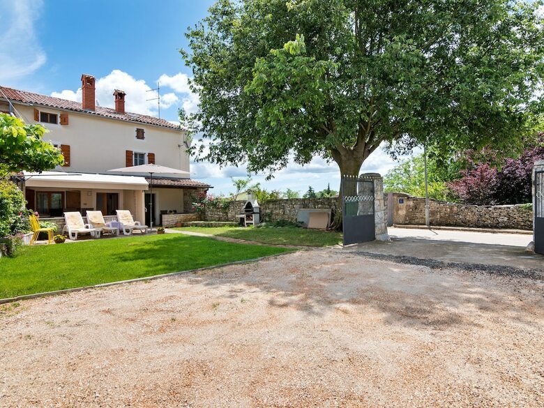 Quaint Farmhouse In Krmed With Garden