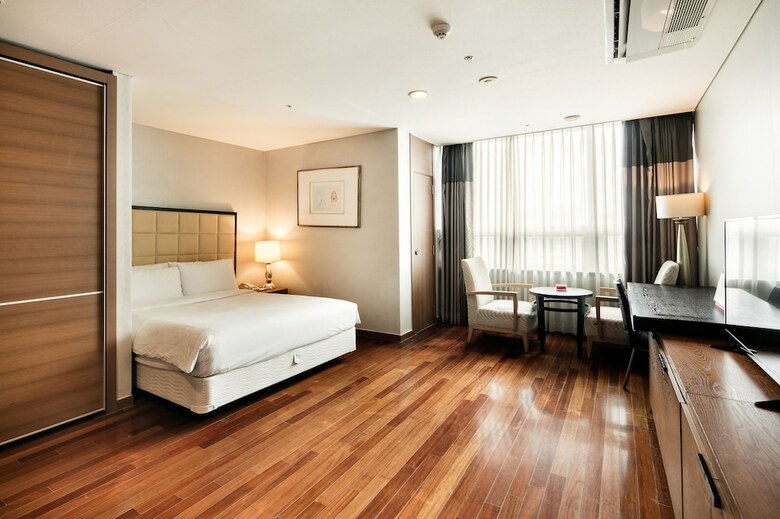 Ramada Hotels & Suites Seoul Namdaemun