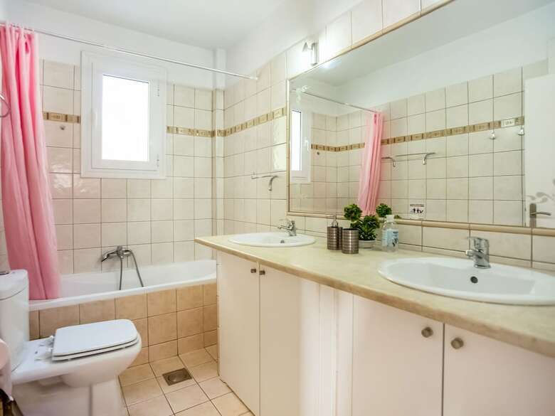 Pleasant Apartment In N. Irakleitsa With Garden