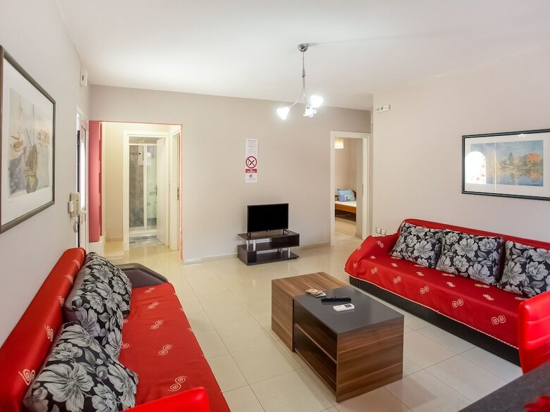 Pleasant Apartment In N. Irakleitsa With Garden