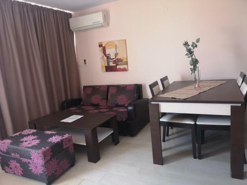 Aparthotel Rose Garden Omax Hotel Apartments