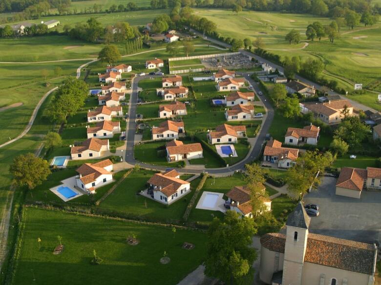 Detached Villa With Large Garden Near Beautiful Golf Course