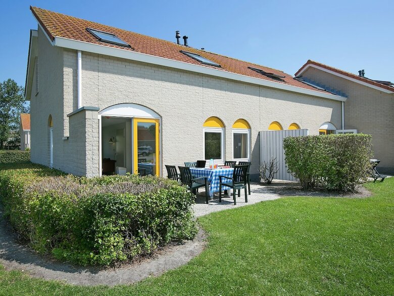 Restyled Bungalow With Two Bathrooms, 500 M. From The Beach