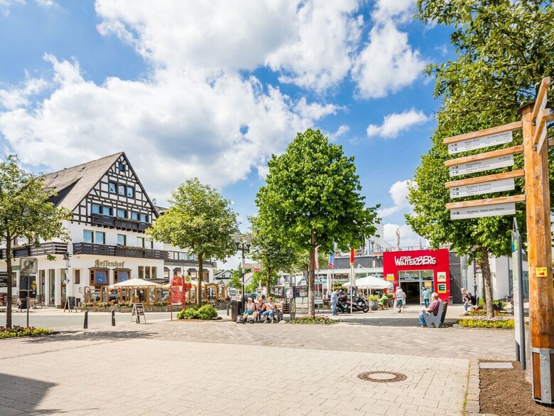 Spacious, Modern Apartment, Ten Minutes Walk From The Centre