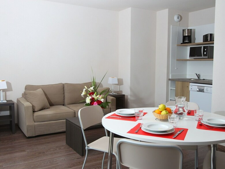 Air-conditioned Apartment Close To Mont Saint Michel