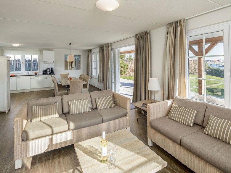 Detached Villa With Four Bathrooms, 400 M. From The Beach