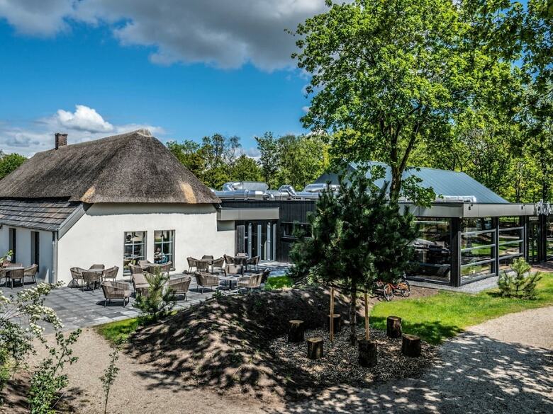 Modern Lodge With Two Bathrooms Within Green Surroundings