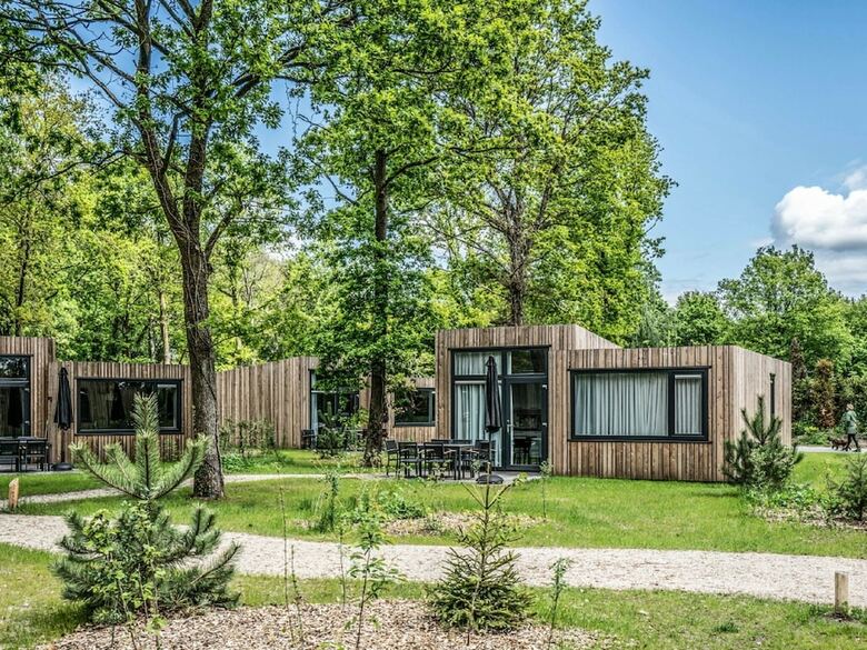Modern Lodge With Two Bathrooms Within Green Surroundings