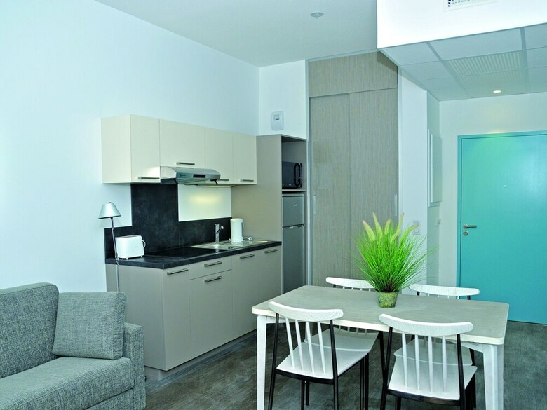 Modern Apartment With A Balcony Located 500m From A Spa Town
