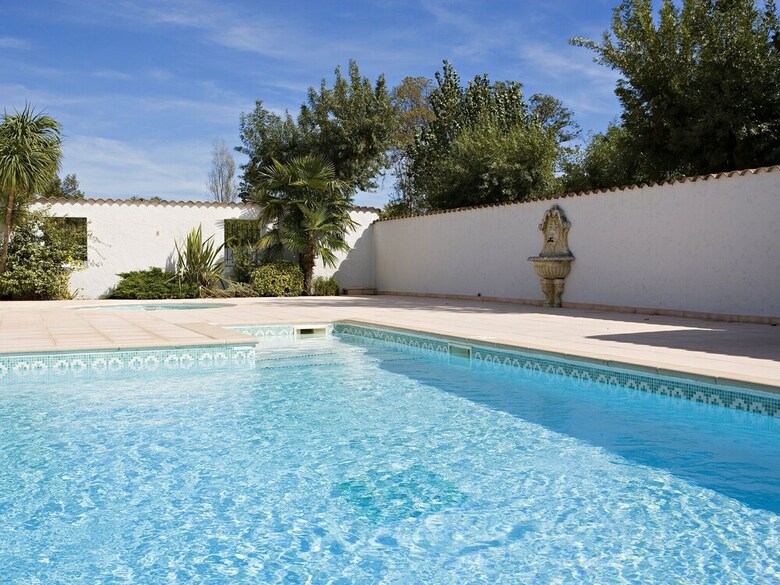 Luxury Apartment With Large Terrace Located On A Marina