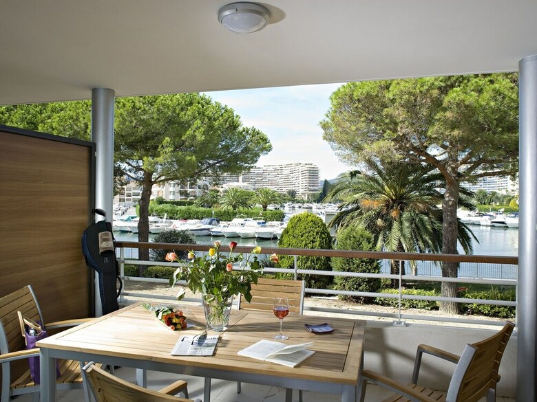 Luxury Apartment With Large Terrace Located On A Marina