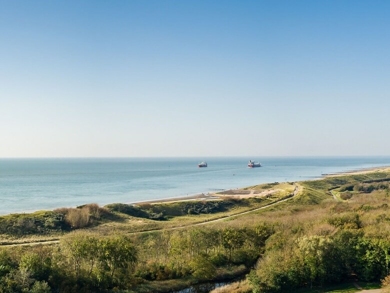 Luxurious Lodge With Two Bathrooms, Only 200m From The Beach