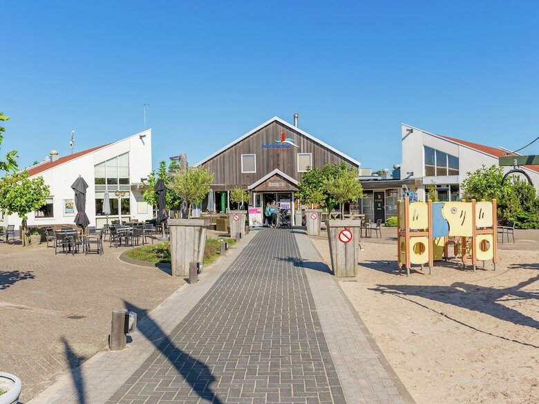 Modern Lodge With Two Bath Rooms, At 1.5 Km. From The Beach