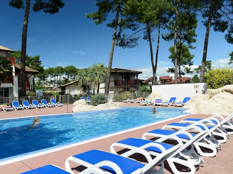 Semi-detached Holiday Home In Green Surroundings