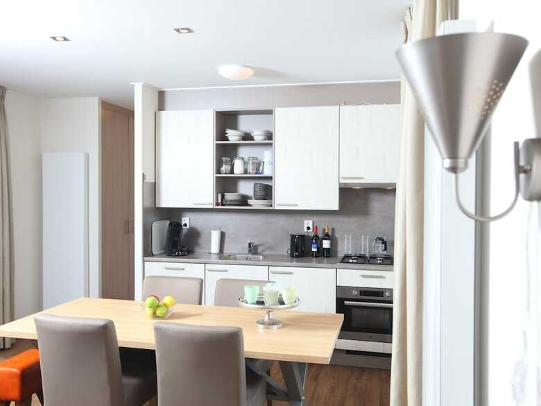 Modern Lodge With Two Bathrooms, 1 Km. From The Beach