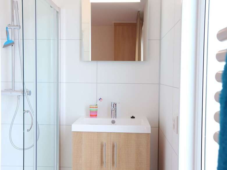 Modern Lodge With Two Bathrooms, 1 Km. From The Beach