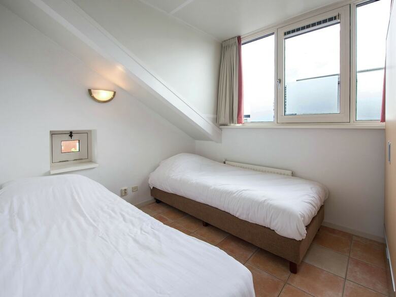 Tidy Apartment With Dishwasher, Close To Amsterdam
