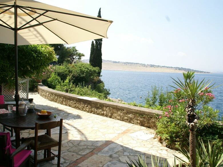 Cosy Apartment With Private Beach In Kraljevica