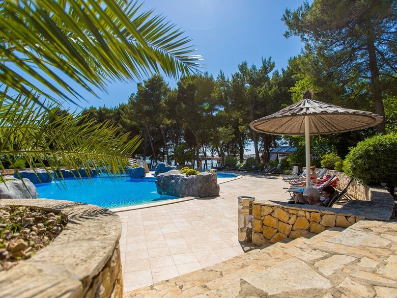 Apartment With Sea View And Ac, 12km From Sibenik