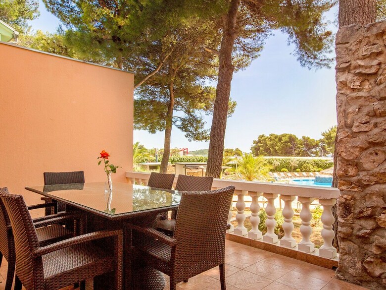 Apartment With Sea View And Ac, 12km From Sibenik