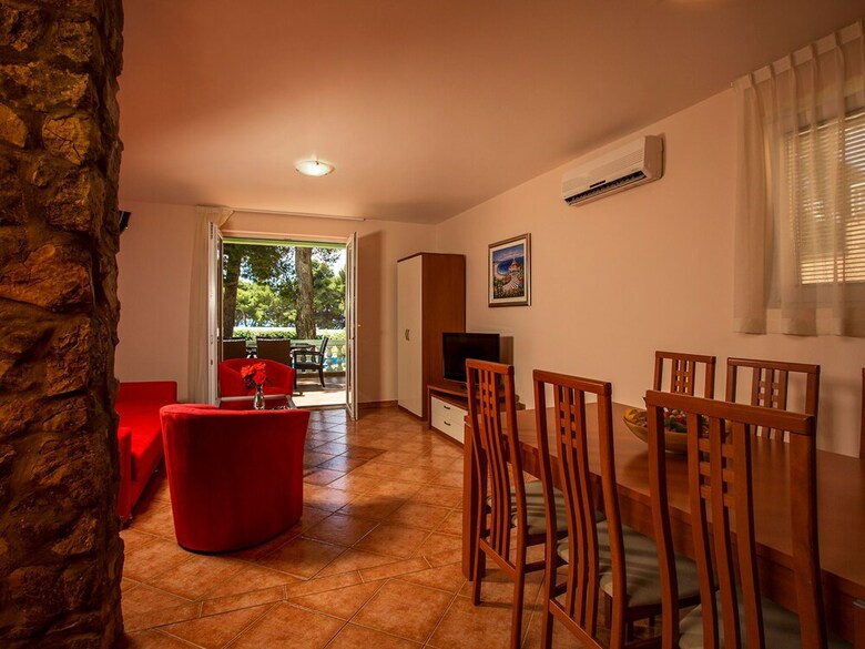Well-kept Apartment With AC Just 12km From Sibenik