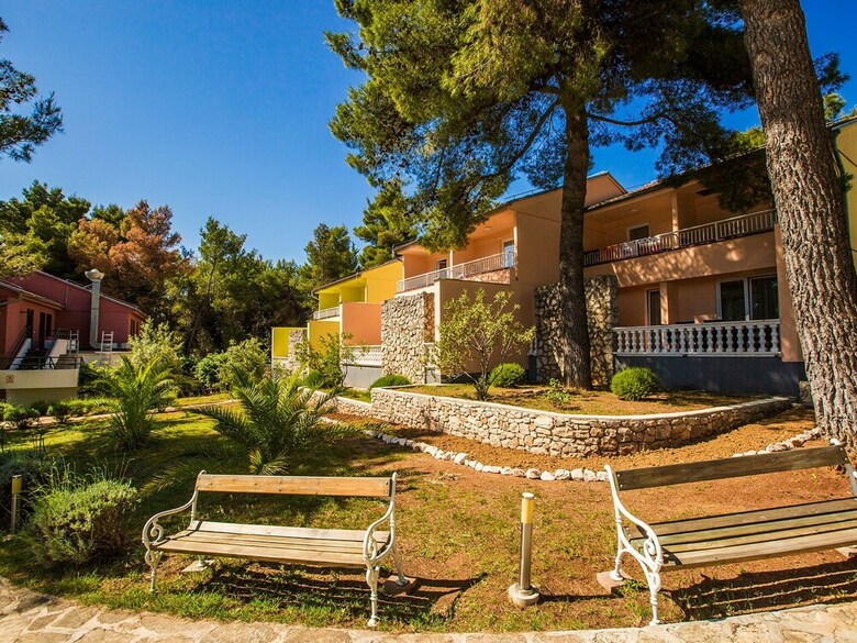 Well-kept Apartment With AC Just 12km From Sibenik