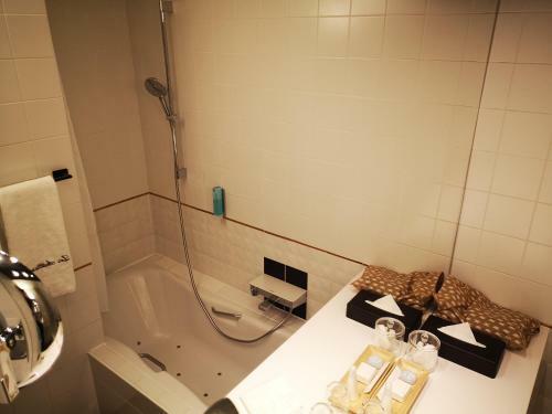 Hotel H�tel Les Ardilli�res Du Pont D'oye