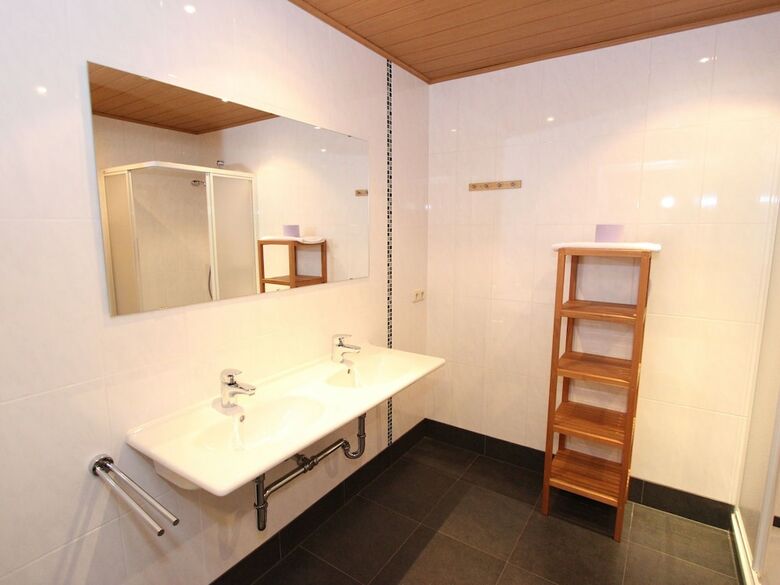Spacious Apartment Near Ski Area In Maria Alm