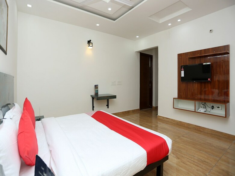 Hotel Oyo 26625 Bleu Ville Prime