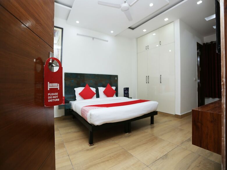 Hotel Oyo 26625 Bleu Ville Prime