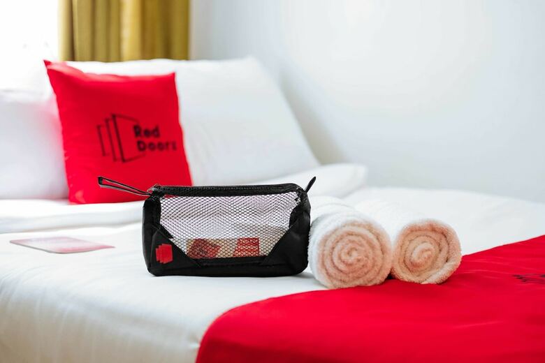 Hotel Reddoorz Premium @ Smdc Fairview