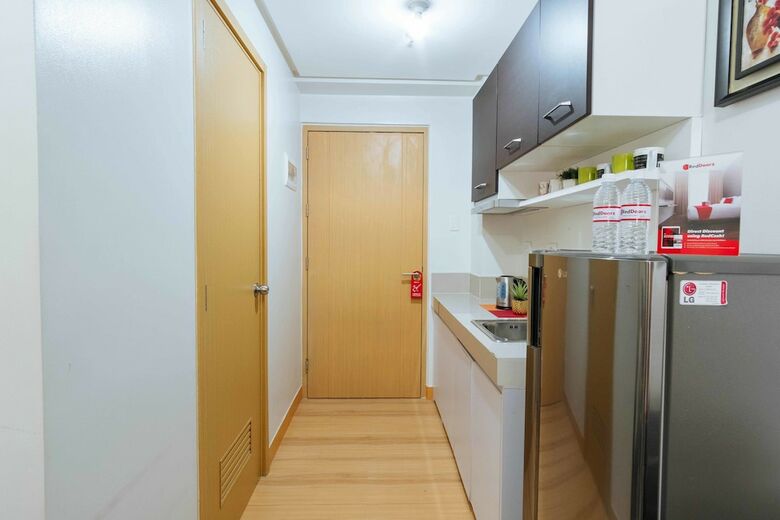 Hotel Reddoorz Premium @ Smdc Fairview