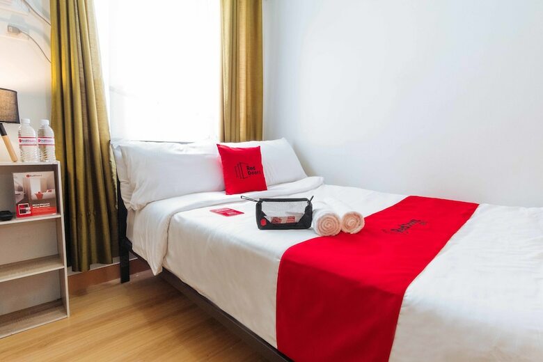 Hotel Reddoorz Premium @ Smdc Fairview