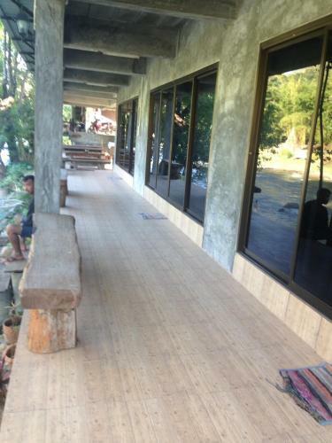 Hostal Bann-rim-nam Guesthouse