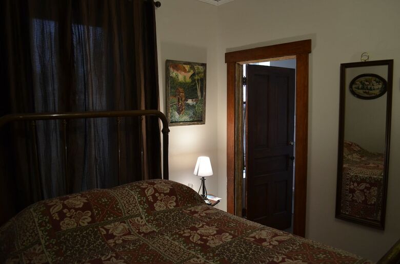 Posada Grand Prairie Inn And Apartments